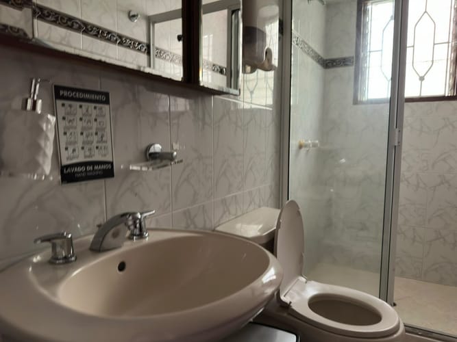 Casa de 6 alcobas en venta en El Poblado, Medellín, 450 m² · foto 17 de 19
