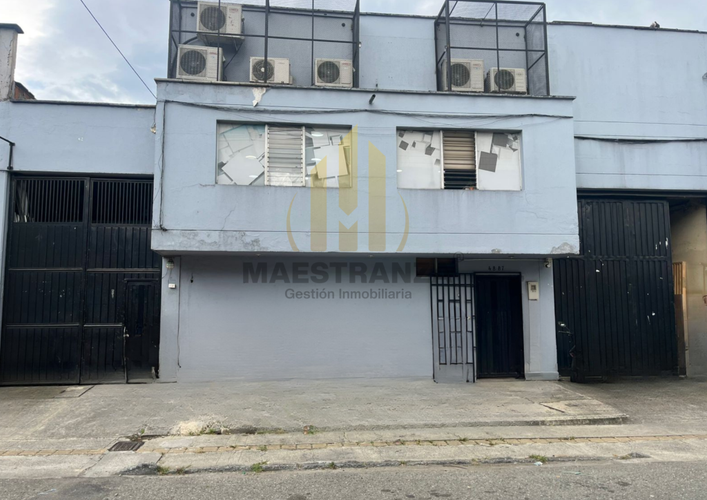 Bodega en arriendo en Laureles, Medellín, 950 m² · foto 2 de 11