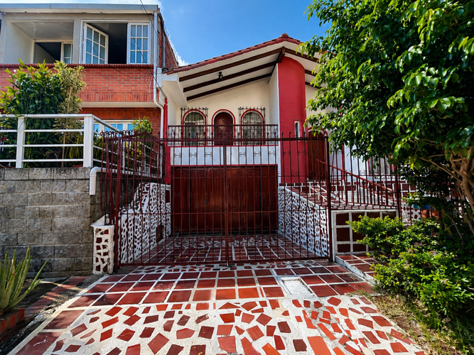 Casa de 5 alcobas en venta en El Bosque, Cali, 360 m² · foto 2 de 21