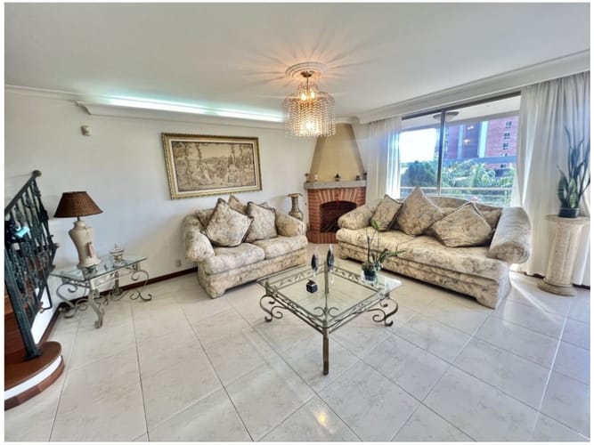 Casa de 3 alcobas en venta en El Poblado, Medellín, 345 m² · foto 3 de 19