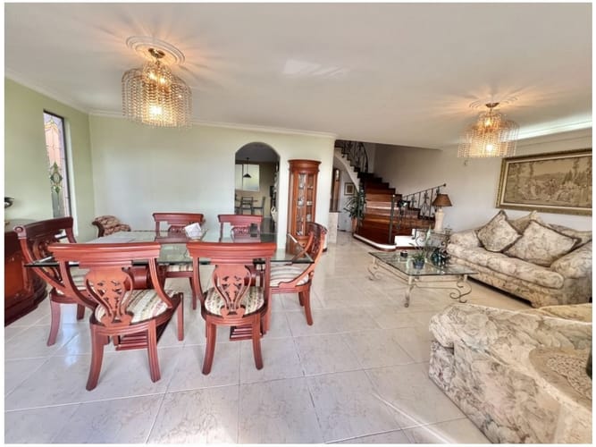 Casa de 3 alcobas en venta en El Poblado, Medellín, 345 m² · foto 5 de 19