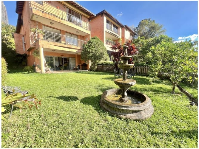 Casa de 3 alcobas en venta en El Poblado, Medellín, 345 m² · foto 15 de 19