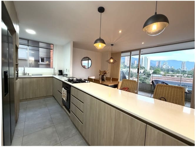 Apartamento de 2 alcobas en venta en Altos Del Poblado, Medellín, 115 m² · foto 1 de 20