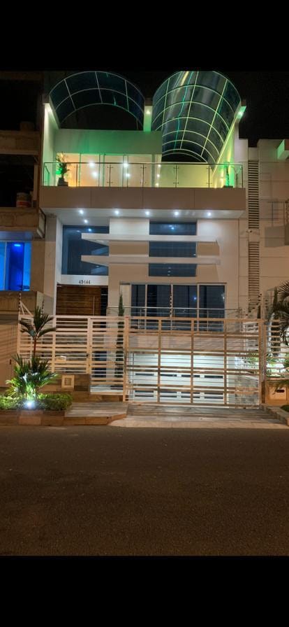Casa de 4 alcobas en venta en Valle Del Lili, Cali, 550 m² · foto 1 de 17
