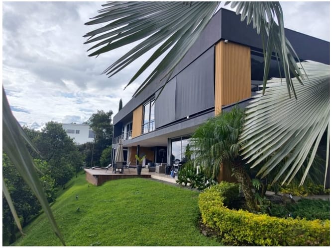 Casa de 6 alcobas en venta en Las Palmas, Medellín, 853 m² · foto 2 de 24
