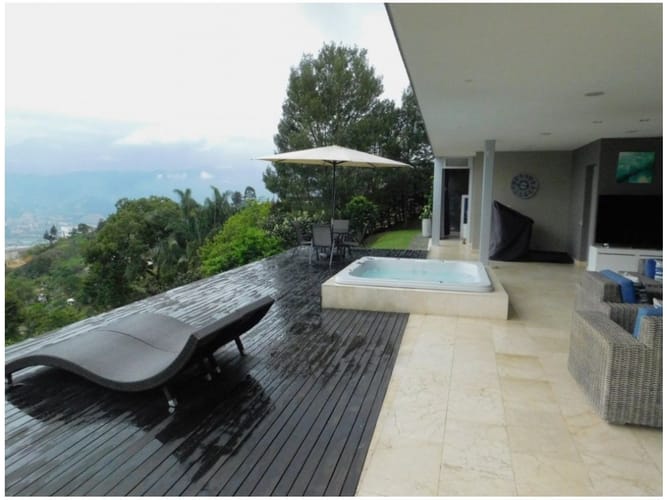 Casa de 6 alcobas en venta en Las Palmas, Medellín, 853 m² · foto 10 de 24
