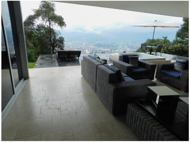 Casa de 6 alcobas en venta en Las Palmas, Medellín, 853 m² · foto 17 de 24