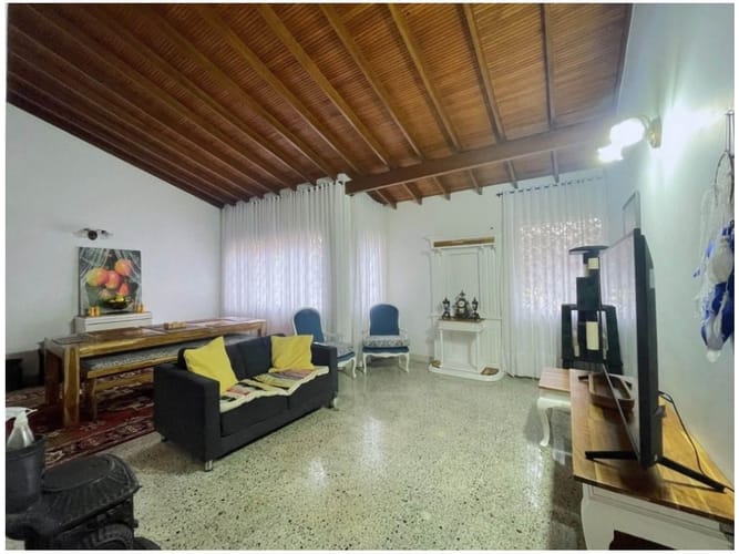 Casa de 5 alcobas en venta en La Castellana, Medellín, 215 m² · foto 2 de 20
