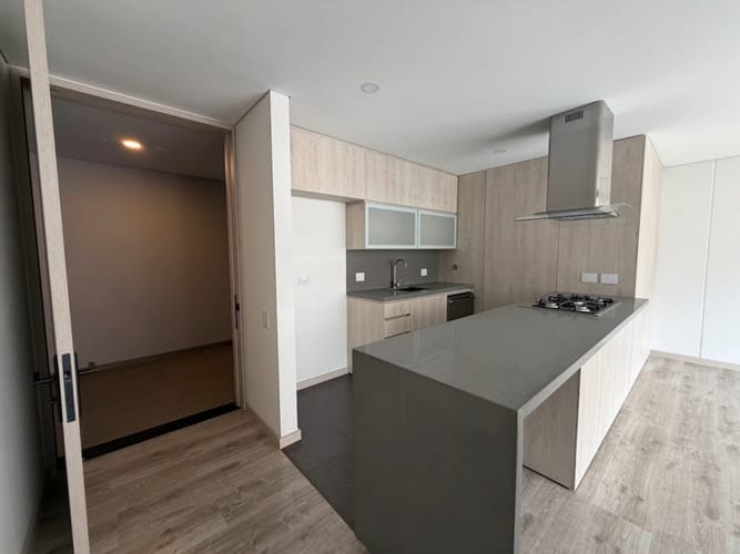 Apartamento de 2 alcobas en venta en El Poblado, Medellín, 101 m² · foto 2 de 24