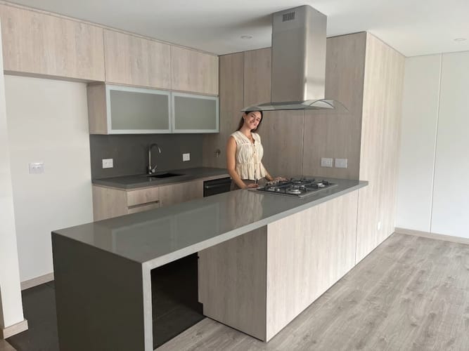 Apartamento de 2 alcobas en venta en El Poblado, Medellín, 101 m² · foto 3 de 24