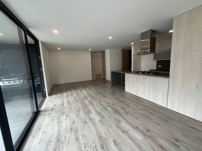 Apartamento de 2 alcobas en venta en El Poblado, Medellín, 101 m² · foto 5 de 24