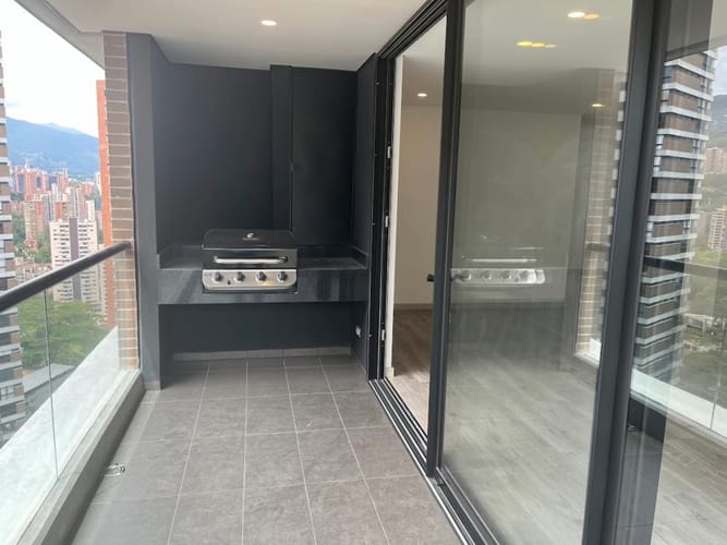 Apartamento de 2 alcobas en venta en El Poblado, Medellín, 101 m² · foto 6 de 24