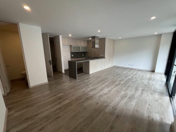 Apartamento de 2 alcobas en venta en El Poblado, Medellín, 101 m² · foto 7 de 24