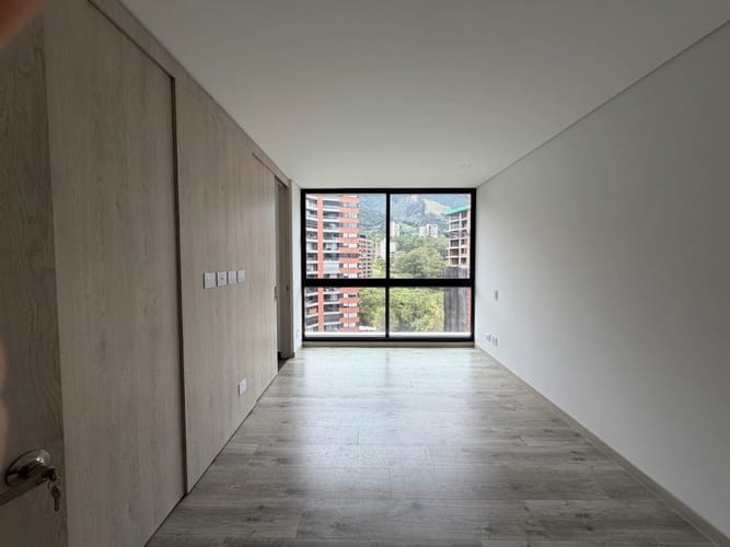 Apartamento de 2 alcobas en venta en El Poblado, Medellín, 101 m² · foto 12 de 24