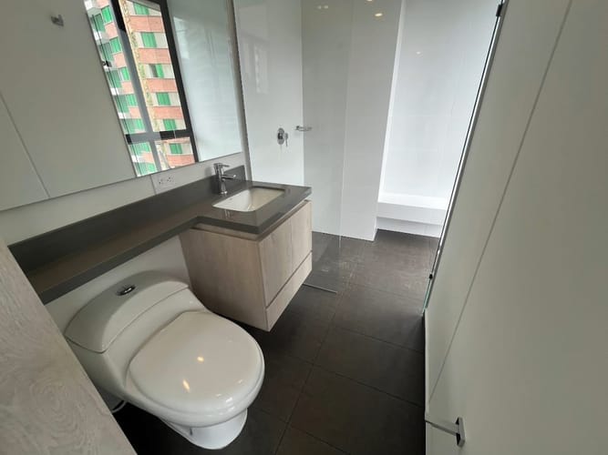 Apartamento de 2 alcobas en venta en El Poblado, Medellín, 101 m² · foto 13 de 24