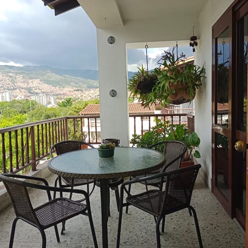 Apartamento de 3 alcobas en venta en Laureles, Medellín, 162 m² · foto 4 de 23