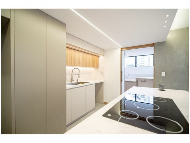 Apartamento de 3 alcobas en venta en La Aguacatala, Medellín, 110 m² · foto 4 de 19