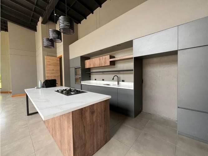Casa de 3 alcobas en arriendo en Rionegro, 230 m² · foto 3 de 14
