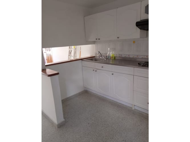 Apartamento de 3 alcobas en venta en Los Angeles, Medellín, 74 m² · foto 2 de 8
