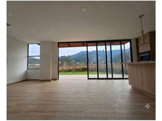 Casa de 3 alcobas en venta en El Carmen, El Retiro, 183 m² · foto 3 de 12