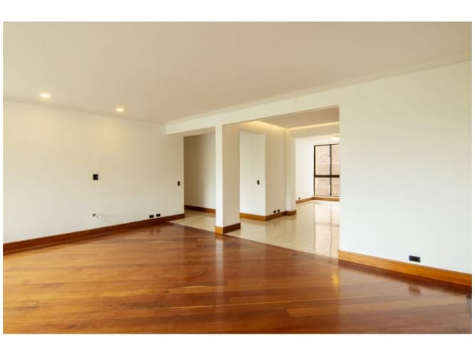 Apartaestudio en venta en El Castillo, Medellín, 180 m² · foto 3 de 24