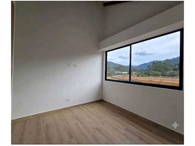 Casa de 3 alcobas en venta en El Carmen, El Retiro, 183 m² · foto 11 de 12