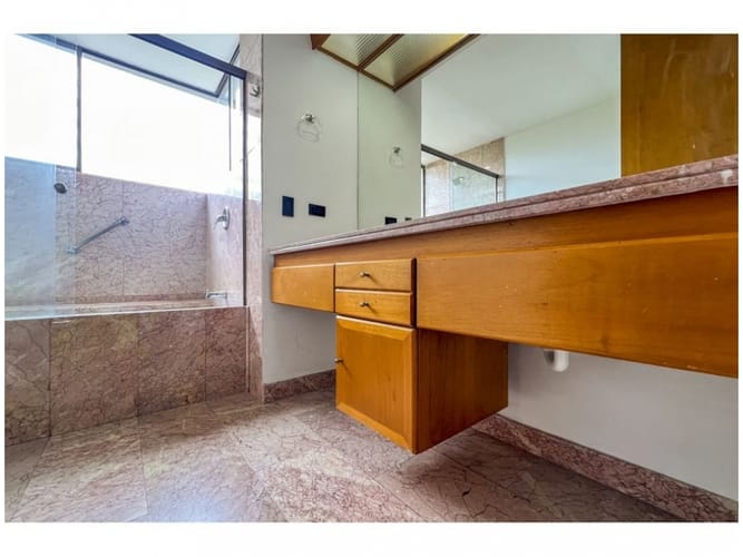Apartaestudio en venta en El Castillo, Medellín, 180 m² · foto 19 de 24