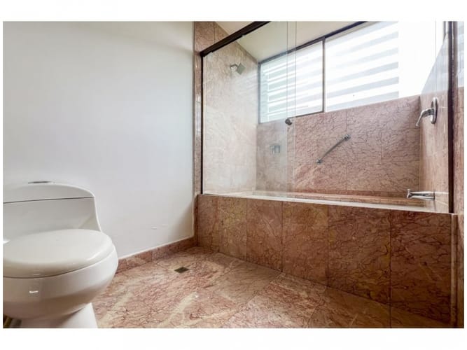 Apartaestudio en venta en El Castillo, Medellín, 180 m² · foto 20 de 24