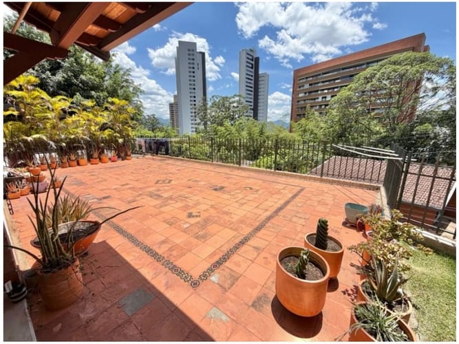 Casa de 4 alcobas en venta en El Poblado, Medellín, 265 m² · foto 6 de 23