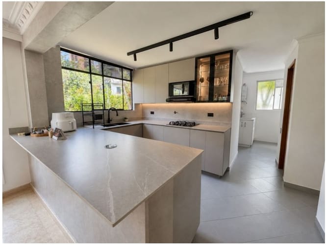 Casa de 4 alcobas en venta en El Poblado, Medellín, 265 m² · foto 9 de 23