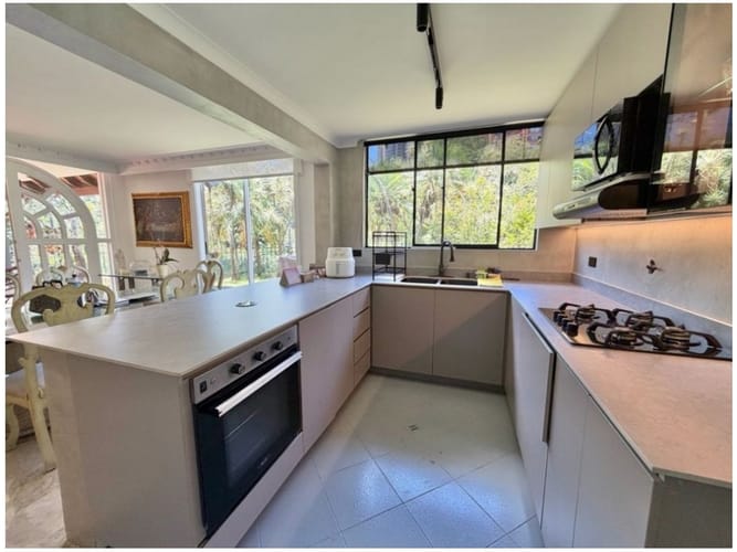 Casa de 4 alcobas en venta en El Poblado, Medellín, 265 m² · foto 10 de 23