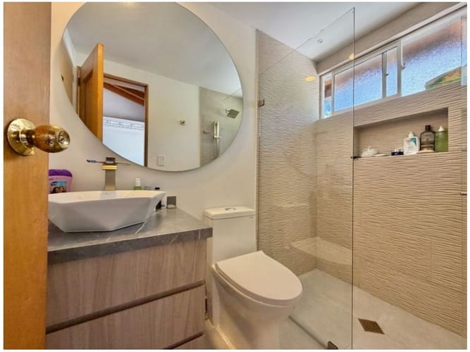 Casa de 4 alcobas en venta en El Poblado, Medellín, 265 m² · foto 22 de 23