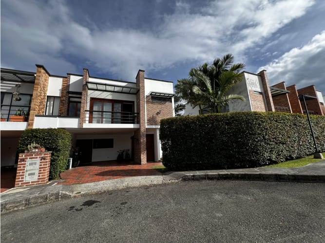Casa de 3 alcobas en venta en El Carmen, El Retiro, 218 m² · foto 2 de 24