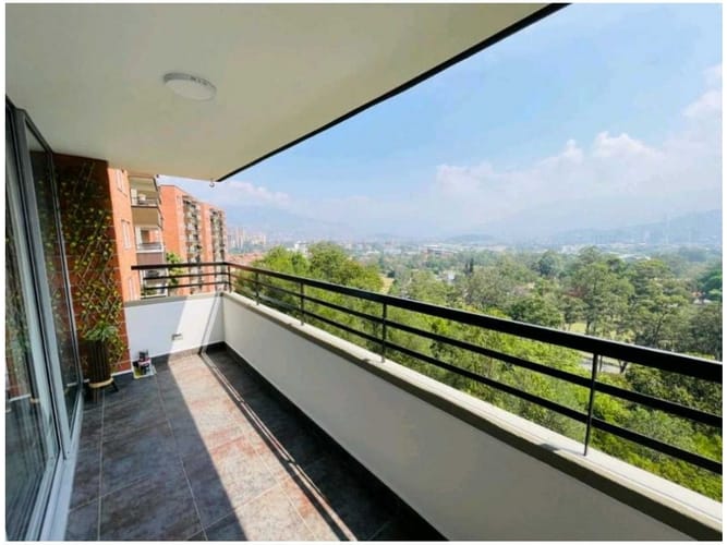 Apartamento de 3 alcobas en venta en La Mota, Medellín, 90 m² · foto 3 de 14