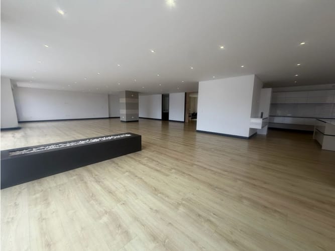 Apartamento de 4 alcobas en venta en Santa Barbara, Bogotá, 455 m² · foto 4 de 24