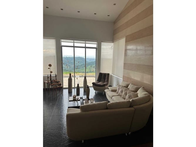 Casa de 3 alcobas en arriendo en Cerritos, Pereira, 401 m² · foto 4 de 24