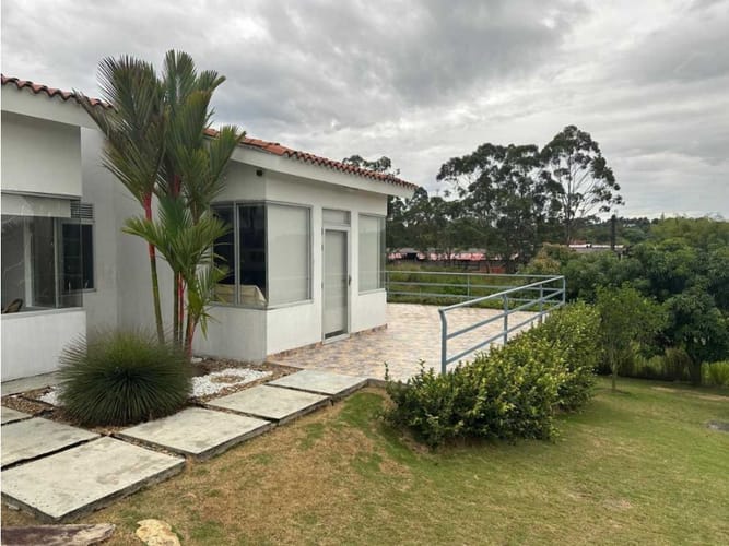 Casa de 3 alcobas en arriendo en Cerritos, Pereira, 401 m² · foto 18 de 24