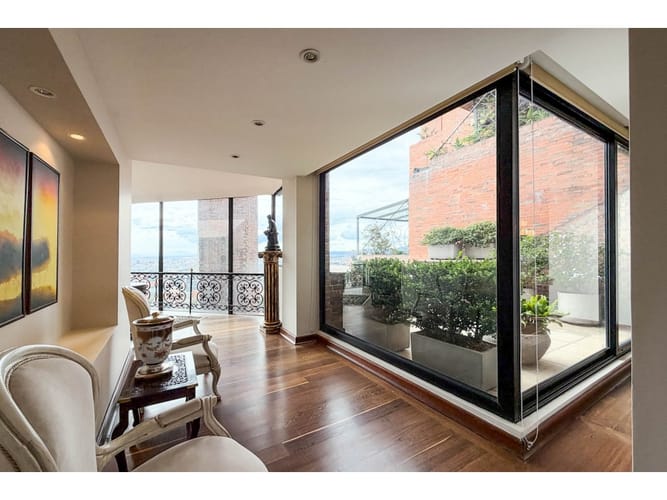Apartamento de 4 alcobas en venta en Los Rosales, Bogotá, 454 m² · foto 6 de 24