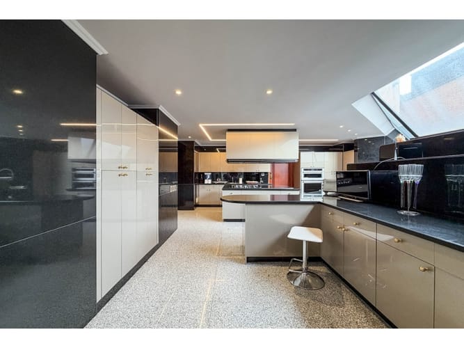 Apartamento de 4 alcobas en venta en Los Rosales, Bogotá, 454 m² · foto 12 de 24