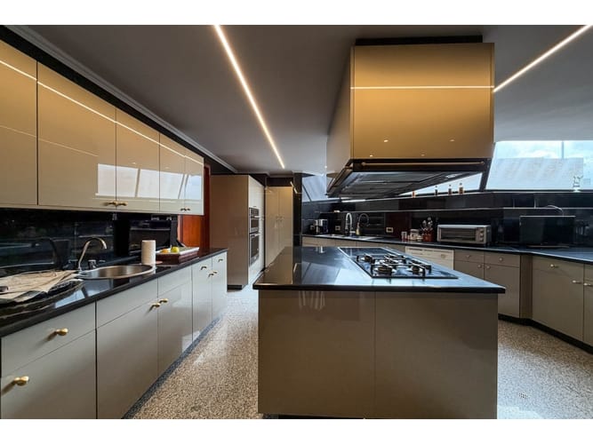 Apartamento de 4 alcobas en venta en Los Rosales, Bogotá, 454 m² · foto 13 de 24