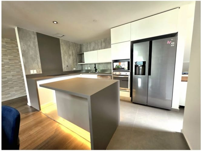 Apartamento de 3 alcobas en venta en Loma De Las Brujas, Envigado, 186 m² · foto 4 de 14