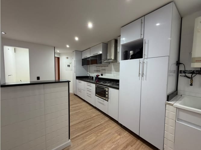 Apartamento de 3 alcobas en venta en Cedritos, Bogotá, 91 m² · foto 2 de 20