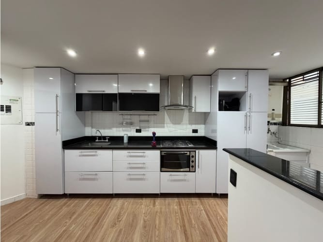 Apartamento de 3 alcobas en venta en Cedritos, Bogotá, 91 m² · foto 3 de 20