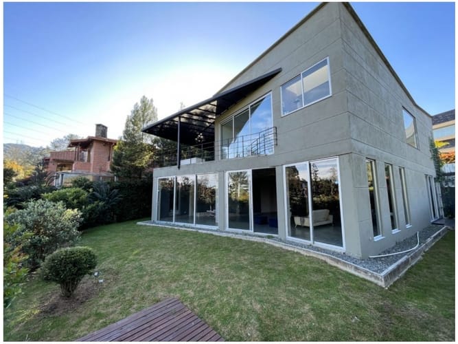 Apartaestudio en venta en Carrizales, Envigado, 1095 m² · foto 1 de 16