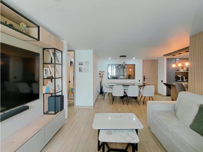Apartamento de 4 alcobas en venta en Loma De Las Brujas, Envigado, 110 m² · foto 2 de 24