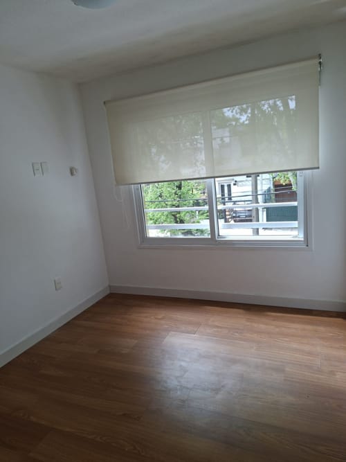 Alquiler Apartamento De 1 Dormitorio Al Frente A 2 Cuadras De La Rambla En Malvin · Foto 5