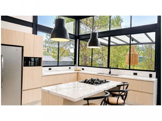 Casa de 3 alcobas en venta en Loma Del Escobero, Envigado, 260 m² · foto 2 de 9