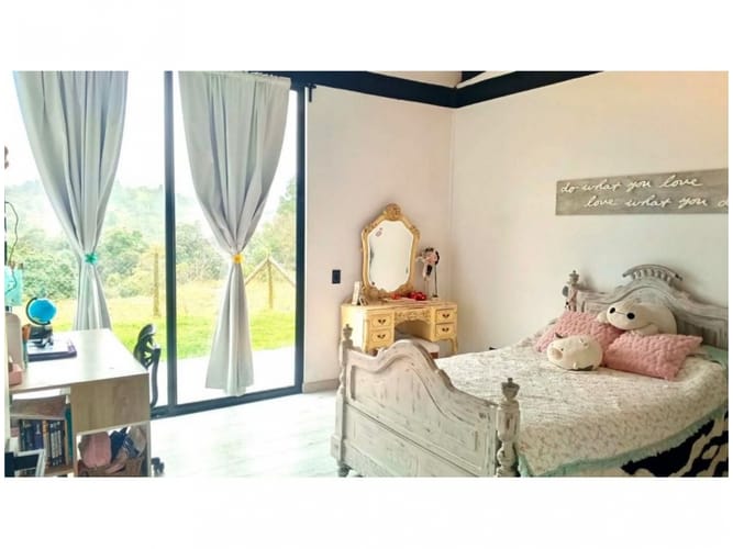 Casa de 3 alcobas en venta en Loma Del Escobero, Envigado, 260 m² · foto 8 de 9