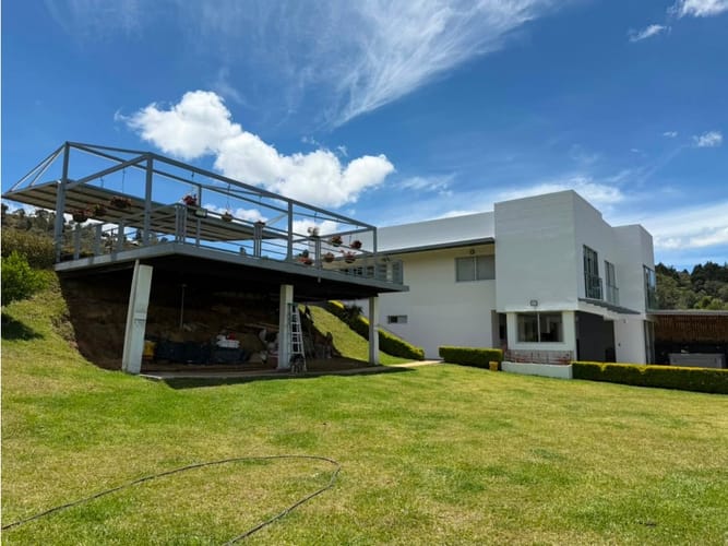 Casa de 5 alcobas en venta en Alto De La Virgen, Medellín, 286 m² · foto 10 de 24