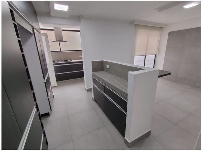 Apartamento de 3 alcobas en venta en El Poblado, Medellín, 207 m² · foto 2 de 24